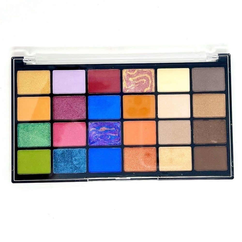ULTIMATE  COLOR - VIVID EYESHADOW PALLET - 24 COLORS. BRAND NEW IN BOX